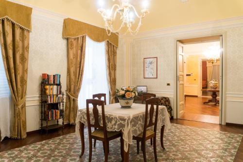 Shared lounge/TV area, Palazzo Bella in Campobello di Licata