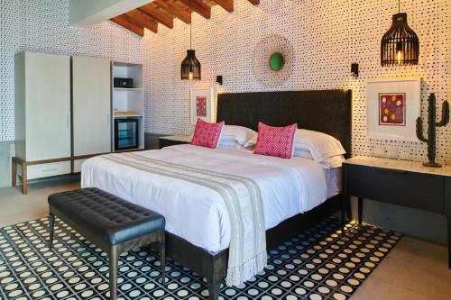 Deluxe Suite with Sea View image 10