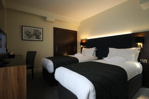241529863 Holiday Inn London Kensington High St., an IHG Hotel