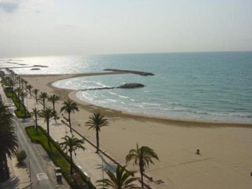 Lovely seaside apartment in front of Calafell beach and Cunit beach