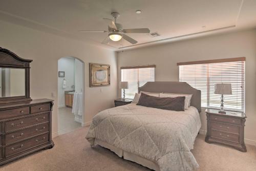 Desert Condo w/ Pool ~ 3 Miles to Colorado River!, Bullhead City (foto 11)