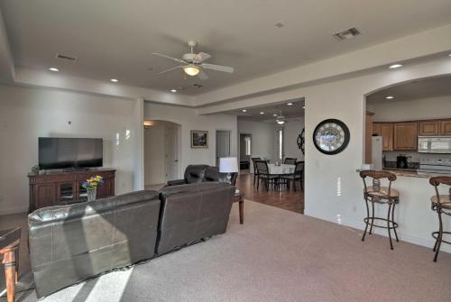 Desert Condo w/ Pool ~ 3 Miles to Colorado River!, Bullhead City (foto 7)