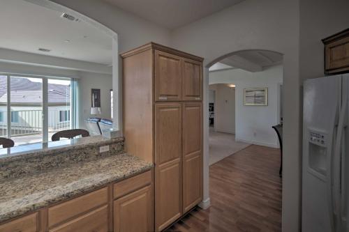 Desert Condo w/ Pool ~ 3 Miles to Colorado River!, Bullhead City (foto 10)