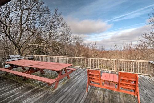 Lake Harmony Group Retreat with Billiards and Hot Tub! - image 2