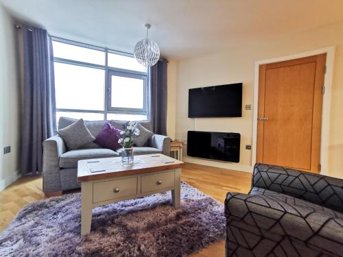 2 Bedroom City Centre Apartment With Free Parking