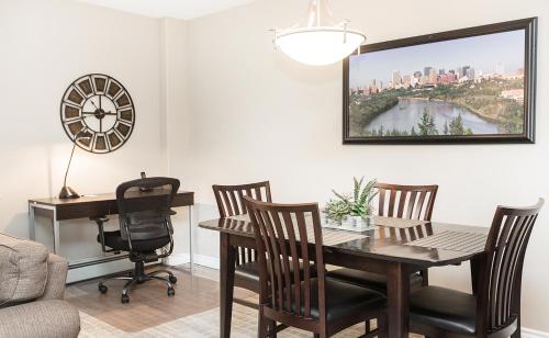 Three-Bedroom Suite image 2