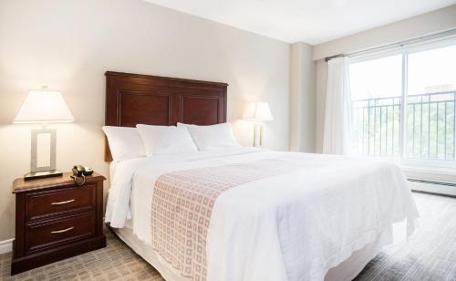 One-Bedroom with King, Separate Office Suite room in Canterra Suites Hotel