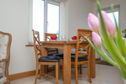 Finest Retreats - Sea Views Cottage - image 5