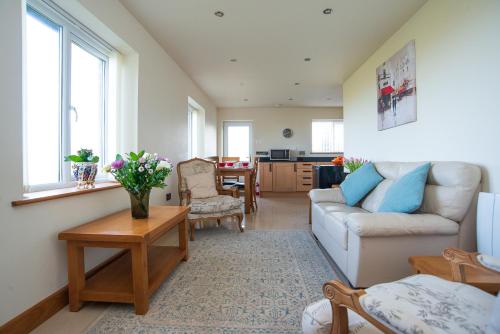 Sea Views Cottage - image 13