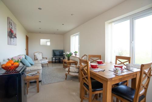 Sea Views Cottage - image 4