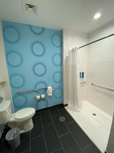 Queen Room with Two Queen Beds - Mobility Access