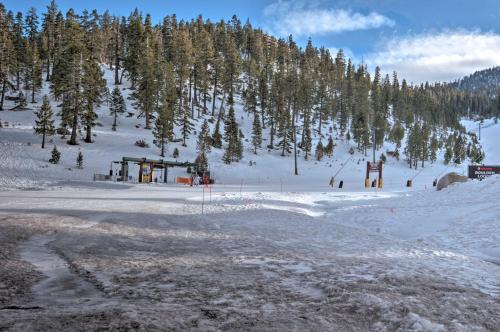 Stateline Ski House: Walk to Boulder Lift! in Kingsbury (NV)