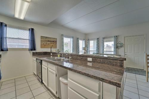 Pet-Friendly South Padre Condo Steps to Shore - image 6
