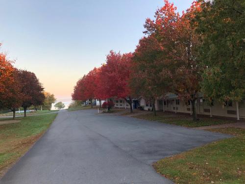 West Winds Motel & Cottages