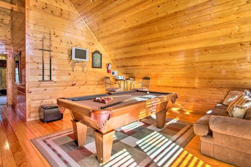 Downtown Gatlinburg Lodge with Hot Tub and Game Room! - image 8