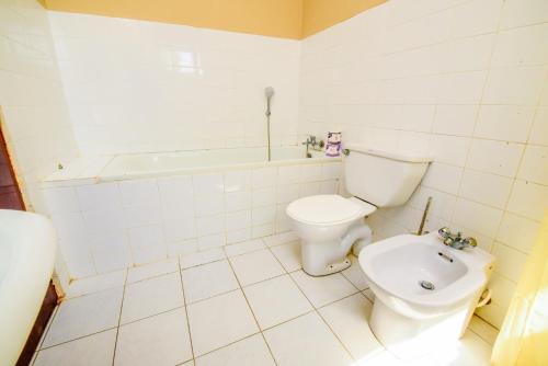 3 bedrooms, 7 beds