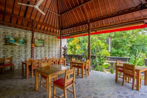 Restaurant, Lembongan Garden Cottages in Nusa Lembongan