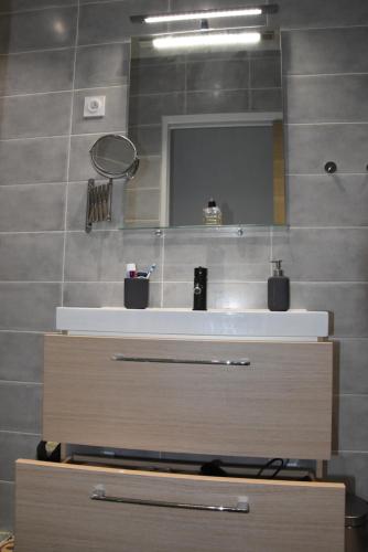 Bathroom, Le Cocon de la Major-VUE MER/MUCEM/DOCK/VIEUX-PORT near Les Halles de la Major