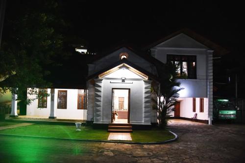 Antique Tourists Lodge