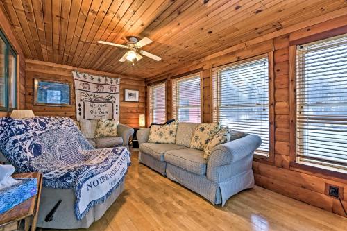 Lakefront Cabin with Dock 6 Mi to Swiss Valley - image 5