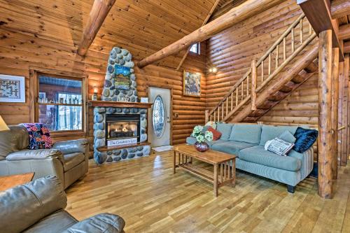 Lakefront Cabin with Dock 6 Mi to Swiss Valley - image 7