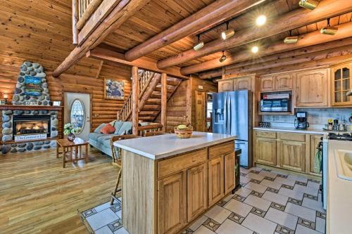 Lakefront Cabin with Dock 6 Mi to Swiss Valley - image 12