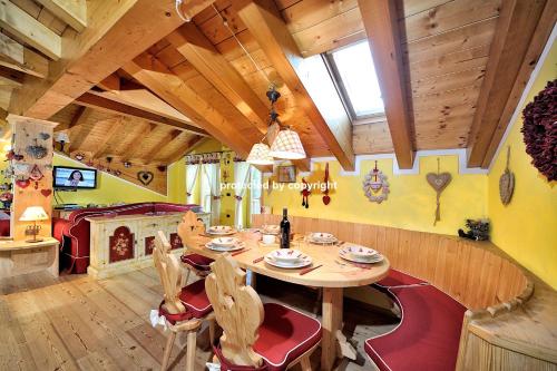  Luxury Exclusive Attic in Pinzolo