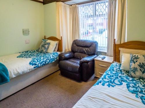 Twin Room image 3