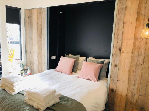 'Room Eleven' aan de Vecht in ฟเรลันด์