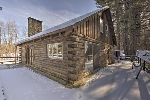 Cabin Private Hot Tub, Walk to Pats Peak Ski Area