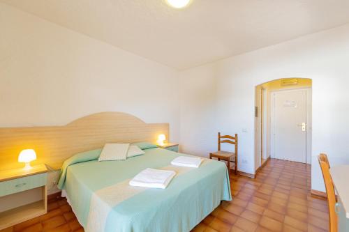 2 twin beds