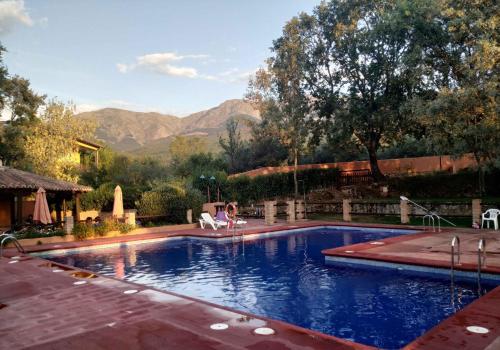 ALDEA VETONIA Complejo vacacional de Casitas Estudios y Chalets de 1 y 2 habitaciones con porche privado en Hervás -Mayo y Junio Salida hasta las 21h gratis sujeto a disponibilidad-Julio y agosto 4 actividades al día y Restaurante Terraza - image 2