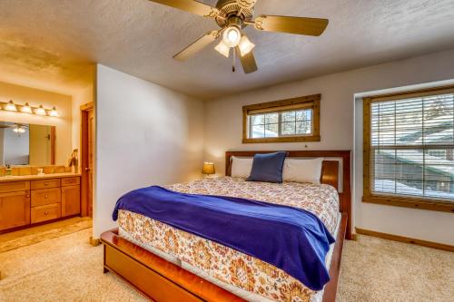 Quintessential Cabin - image 2