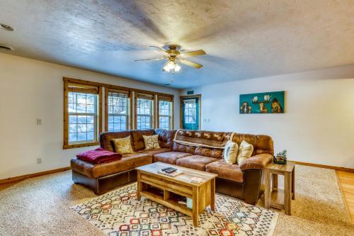 Quintessential Cabin - image 3