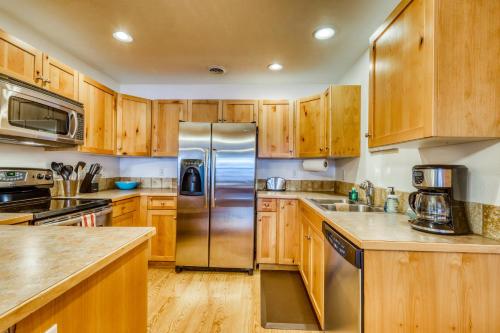 Quintessential Cabin - image 4