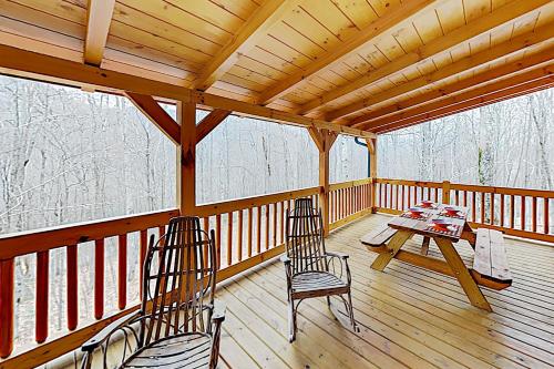 Mountain-Chic Home and Ski Lodge with Deck & Firepit home - image 6