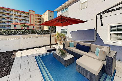 Beachside Condo with Patio - Walk 3 Minutes to Waves condo - image 6