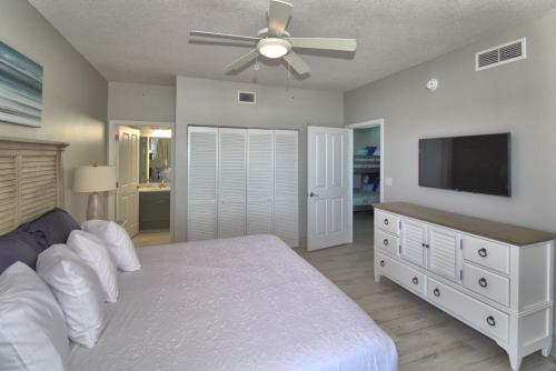 2111 - 2B/2 Bath with Bunks. Master Bedroom & Living Room Face the Gulf! - image 8