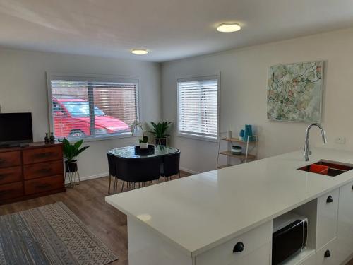 Private 2 Bedroom Apartment Castor Bay Auckland