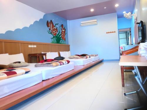 4 double beds
