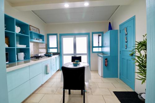 مطبخ, ShineAwayHomes -AC Beachfront RAROTONGA in Matavera