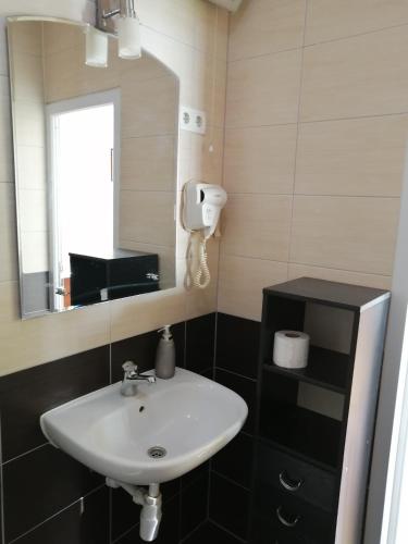 Guesthouse Sava - image 2