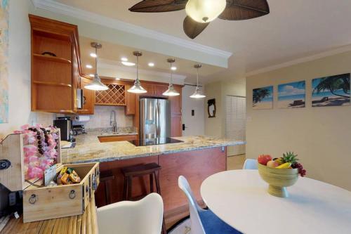 Oceanfront penthouse with amazing views at Kauhale Makai thumb 4