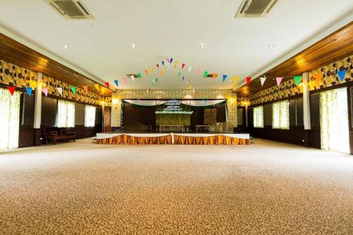 Banquet hall, Nakakiri Resort and Spa in Thong Pha Phum