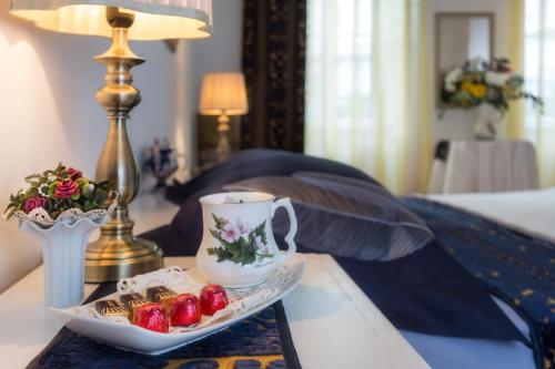 Room Ezekiel, Royal blue suite, Split (photo 10)