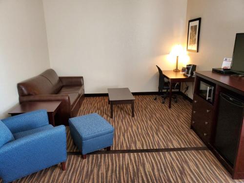 Cobblestone Inn & Suites - Maryville