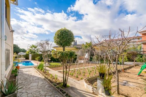 Villa with Private Pool image 8