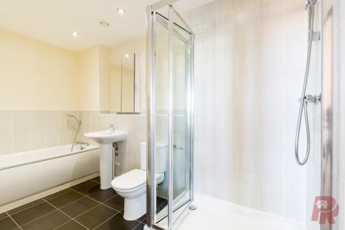 Birmingham City Penthouse - Free Parking & Balcony