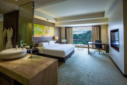 room detail thumbnail 1
