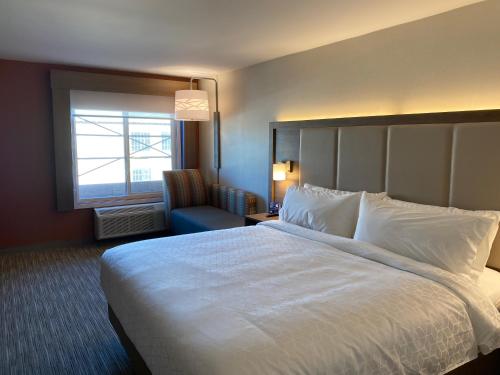 Holiday Inn Express & Suites Chatsworth, an IHG Hotel